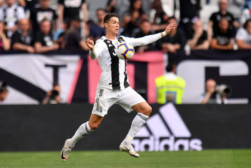 Cristiano Ronaldo with a chest control in a Juventus home league game in 2019
