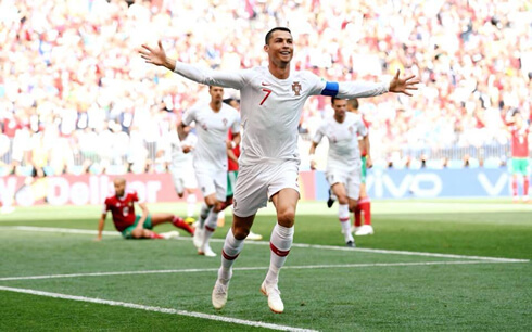 Cristiano Ronaldo scores the winning goal in Portugal 1-0 Morocco