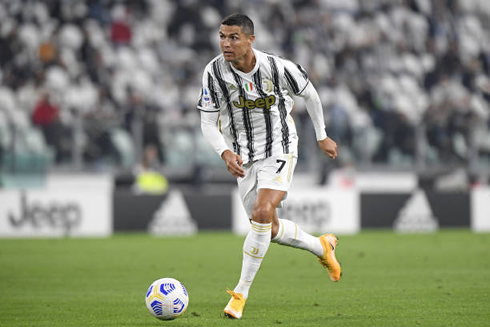 Cristiano Ronaldo leading Juventus in a Serie A game in 2020-21