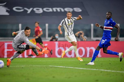 Cristiano Ronaldo scoring in Juventus 3-0 Sampdoria, in 2020