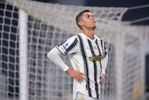 Cristiano Ronaldo keeping his cool after wasting a good chance to score for Juve