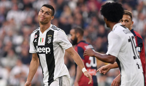 Cristiano Ronaldo makes a funny face to Cuadrado in Juventus 1-1 Genoa