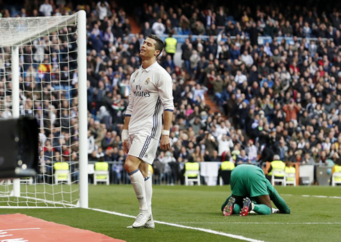 Cristiano Ronaldo wastes a good chance in Real Madrid v Malaga