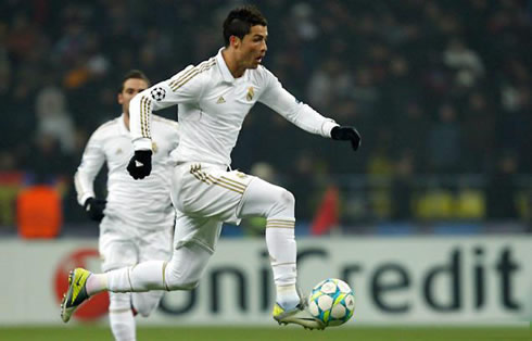 Cristiano Ronaldo running in the air, in CSKA Moscow vs Real Madrid, in 2012