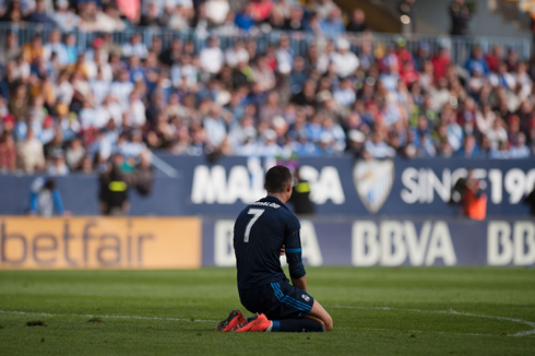 Cristiano Ronaldo gets down on his knees after seeing Real Madrid saying goodbye to La Liga in 2016