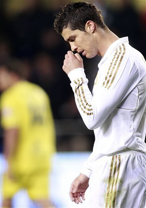 Cristiano Ronaldo scratching his nose and crying, in Real Madrid vs Villarreal, in 2012