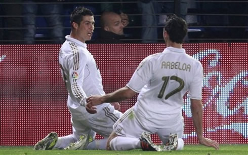 Cristiano Ronaldo on his knees with Arbeloa, celebrating Real Madrid goal vs Villarrea, in 2012