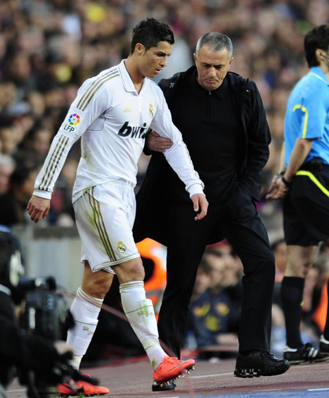 José Mourinho grabbing Cristiano Ronaldo by the arm and giving him instructions in Barcelona vs Real Madrid in 2012
