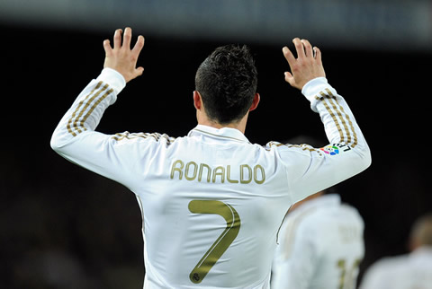 Cristiano Ronaldo claw gesture celebation in the Camp Noy, in Barcelona 1-2 Real Madrid