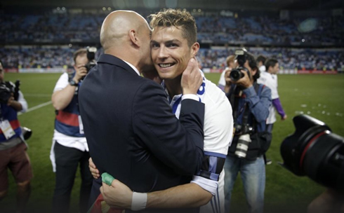 Zinedine Zidane and Cristiano Ronaldo hug after winning La Liga title in 2017