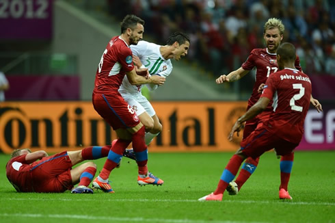 Cristiano Ronaldo behind enemy lines, in Portugal vs Czech Republic, at the EURO 2012