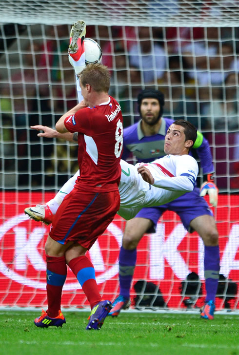 Cristiano Ronaldo incredible attempt to make a bycicle kick in Portugal 1-0 Czech Republic, at the EURO 2012