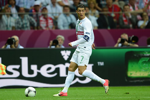 Cristiano Ronaldo going down the wing and preparing to cross to the area, in the EURO 2012