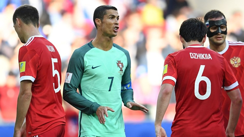 Cristiano Ronaldo talks to his teammates during Portugal clash against Russia in 2017