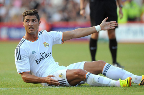 Cristiano Ronaldo looking scared and complaining at someone near him, in Real Madrid friendly match against Bournemouth, in 2013