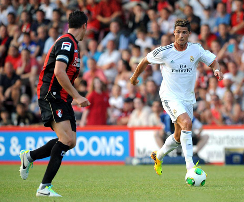 Cristiano Ronaldo running with the ball controlled close to his foot, in Bournemouth 0-6 Real Madrid, in 2013-2014