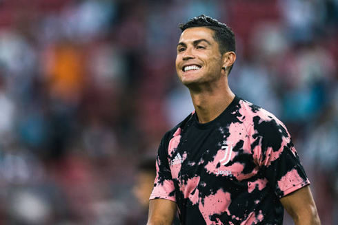 Cristiano Ronaldo wearing a all-new Juventus black and pink training shirt in 2019