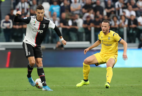 Cristiano Ronaldo backheel touch in match against Hellas Verona