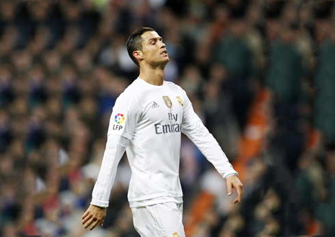 Cristiano Ronaldo frustrated with Real Madrid's 0-4 loss against Barcelona