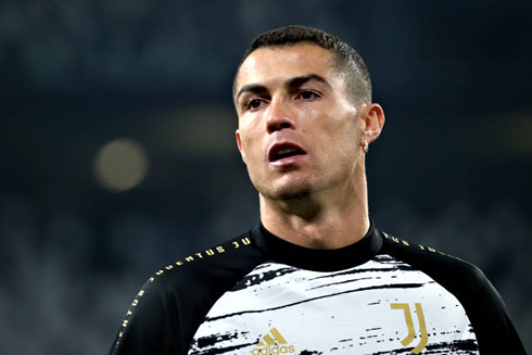 Cristiano Ronaldo warming up before the game against Cagliari