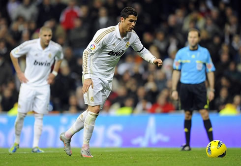 
Cristiano Ronaldo running to take a penalty kick spot in Real Madrid vs Athletic Bilbao, in 2011-2012