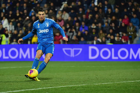 Cristiano Ronaldo scoring Juventus goal against SPAL in the Serie A