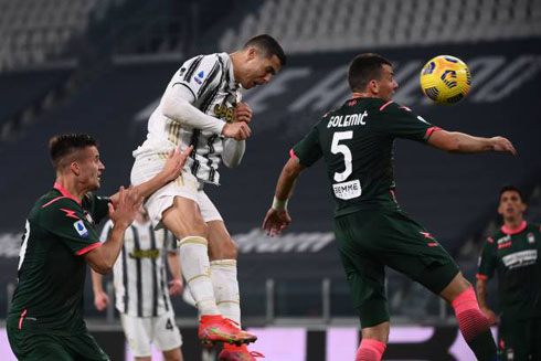 Cristiano Ronaldo powerful header in Juventus 3-0 Crotone, in 2021