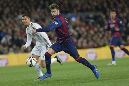 Cristiano Ronaldo tries to beat Gerard Piqué in speed