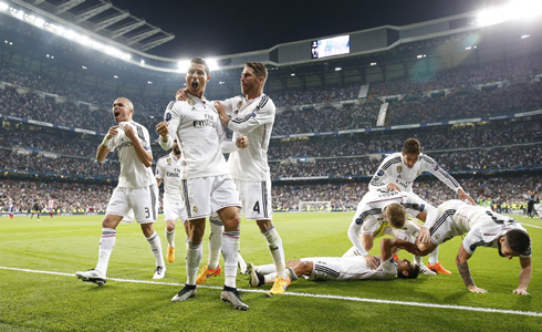 Cristiano Ronaldo and Real Madrid players celebrate Chicharito late winner in Real Madrid 1-0 Atletico in 2015