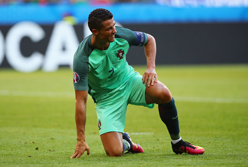 Cristiano Ronaldo down on one knee, in Hungary 3-3 Portugal for the EURO 2016