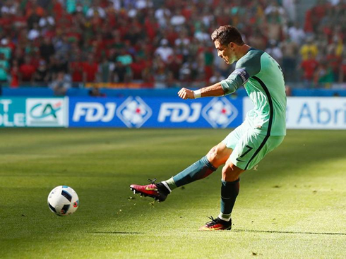 Cristiano Ronaldo taking a free-kick for Portugal in the EURO 2016