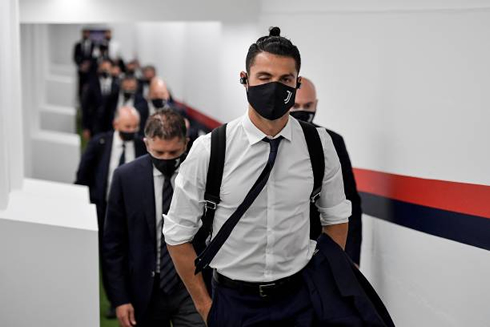 Cristiano Ronaldo wearing a Corona-virus black mask