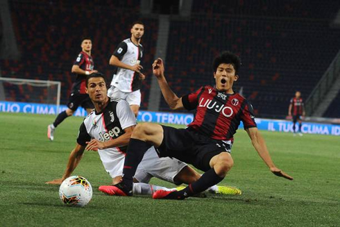 Cristiano Ronaldo sliding tackle next to an opponent