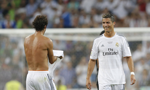 Raúl stripping off his shirt to return the #7 jersey to Cristiano Ronaldo
