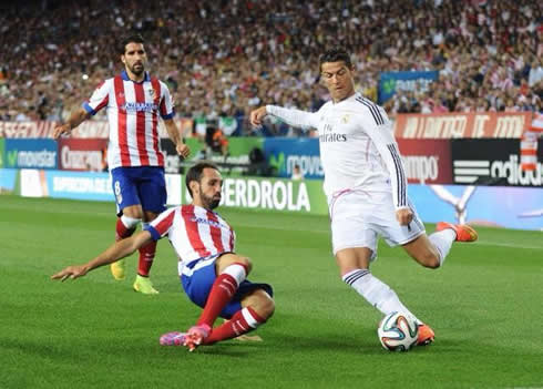 Cristiano Ronaldo leaving Juanfran on the ground as he goes for a cross