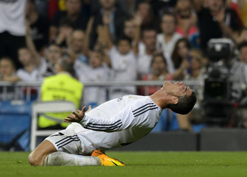 Cristiano Ronaldo on his knees and leaning backwards, in complete anguish after missing an easy goal