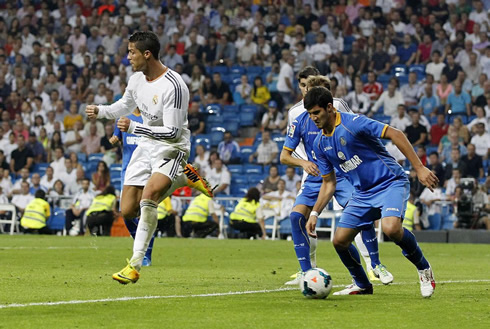 Cristiano Ronaldo backheel goal in Real Madrid 4-1 Getafe, in La Liga 2013-2014