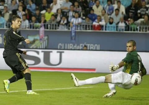 Cristiano Ronaldo scores with his left foot against Malaga