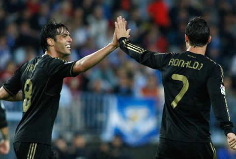 Cristiano Ronaldo touches hands with Ricardo Kaká