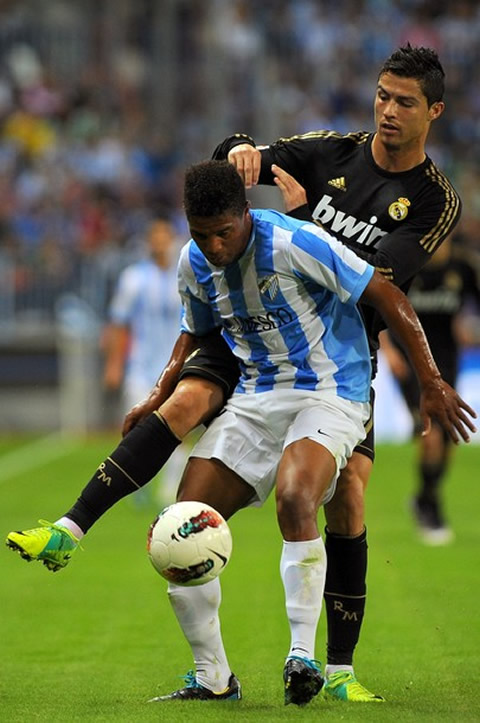 Cristiano Ronaldo tries to reach the ball, as the Portuguese defender Eliseu protects it