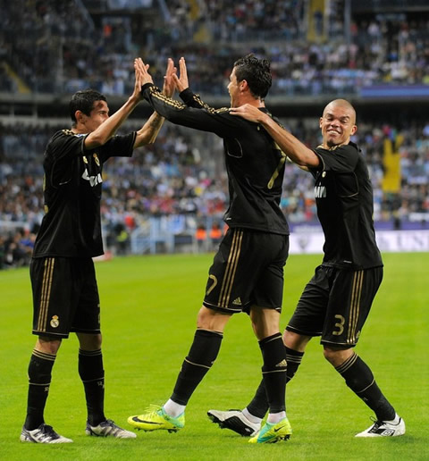 Cristiano Ronaldo thanking Angel Di Maria for the magnific asssist he provided for his goal