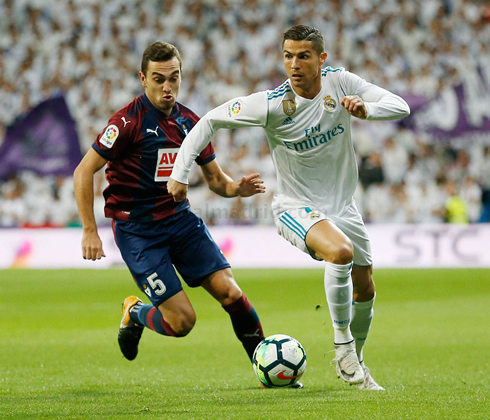 Cristiano Ronaldo escaping his marking in Real Madrid vs Eibar in 2017