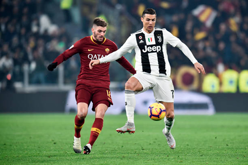 Cristiano Ronaldo receiving the ball in Juventus vs AS Roma for the Serie A, in 2018