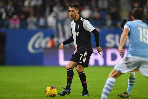 Cristiano Ronaldo passing the ball with his right foot