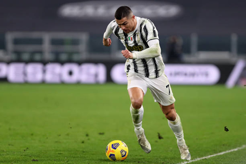 Cristiano Ronaldo sprinting in a Serie A game for Juventus in 2020