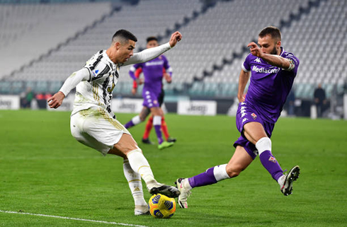 Cristiano Ronaldo faking a cross in Juventus vs Fiorentina in 2020