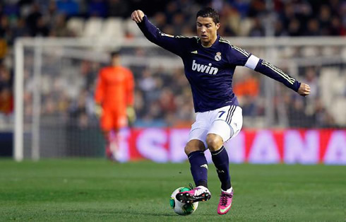 Cristiano Ronaldo playing with the new pink Nike football boots, in Real Madrid 2013