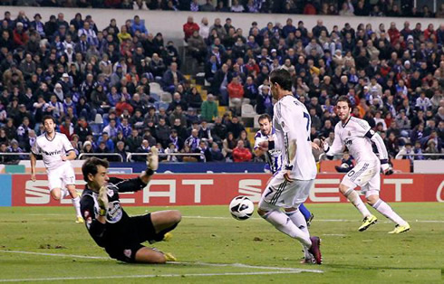 Cristiano Ronaldo assisting Higuaín for the winning goal, in Deportivo 1-2 Real Madrid, in La Liga 2013