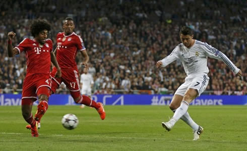 Cristiano Ronaldo getting his shot blocked by Dante, in Real Madrid 1-0 Bayern Munich, in 2014