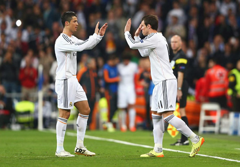 Cristiano Ronaldo being substituted by Gareth Bale, in Real Madrid vs Bayern Munchen